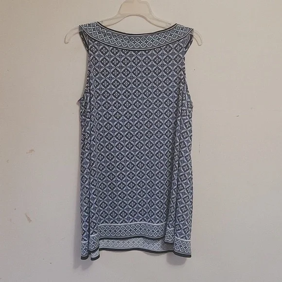 Top - Picture 2 of 3